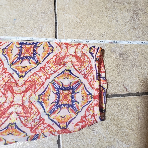 Fig and Flower Patterned Lightweight Tunic Size Large - Picture 11 of 11